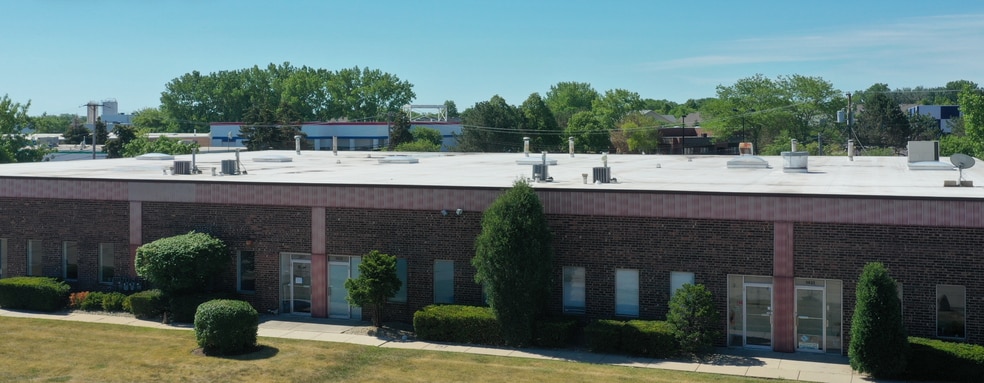 1421-1431 Armour Blvd, Mundelein, IL for lease - Building Photo - Image 3 of 4