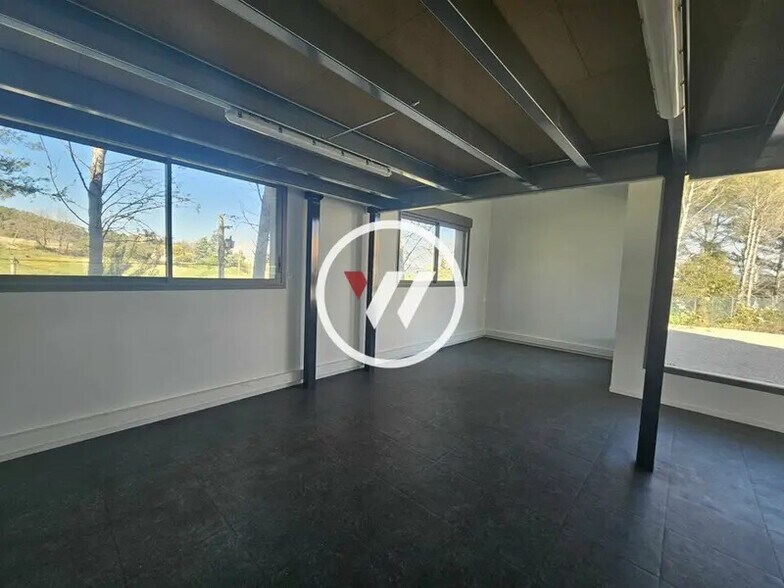 Office in Gardanne for lease - Interior Photo - Image 3 of 8