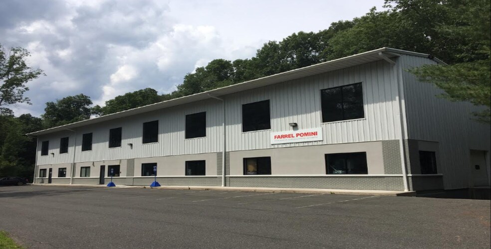 106 Willenbrock Rd, Oxford, CT à vendre - Photo du bâtiment - Image 2 de 6