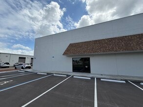 9224 130th Ave, Largo, FL for lease Interior Photo- Image 2 of 10