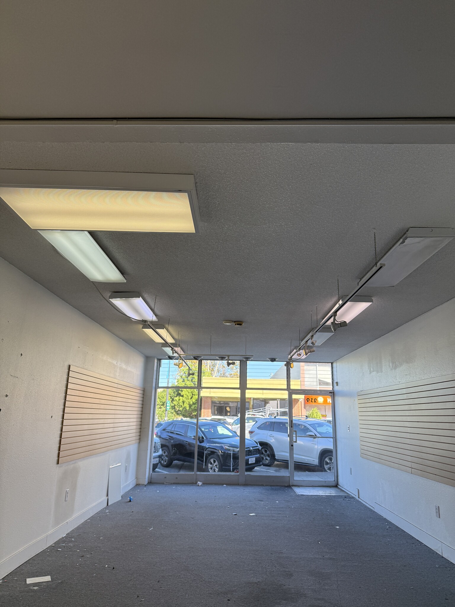 237-239 Broadway, Millbrae, CA for lease Interior Photo- Image 1 of 5