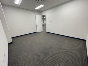 2211 Vista Pky N, West Palm Beach, FL for lease Building Photo- Image 2 of 11