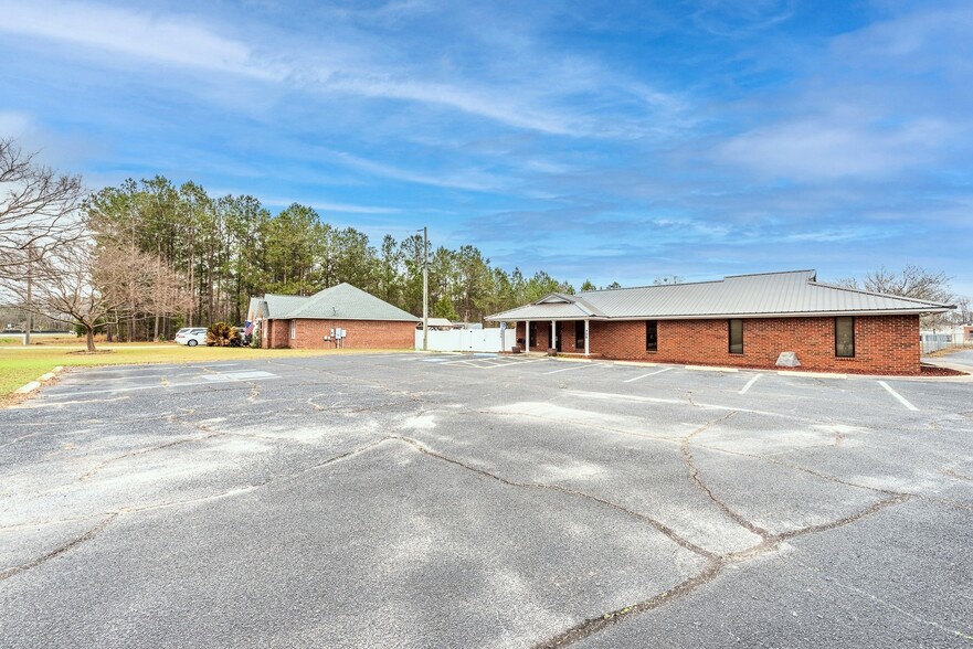 706 W Barnard St, Glennville, GA for sale - Building Photo - Image 2 of 40