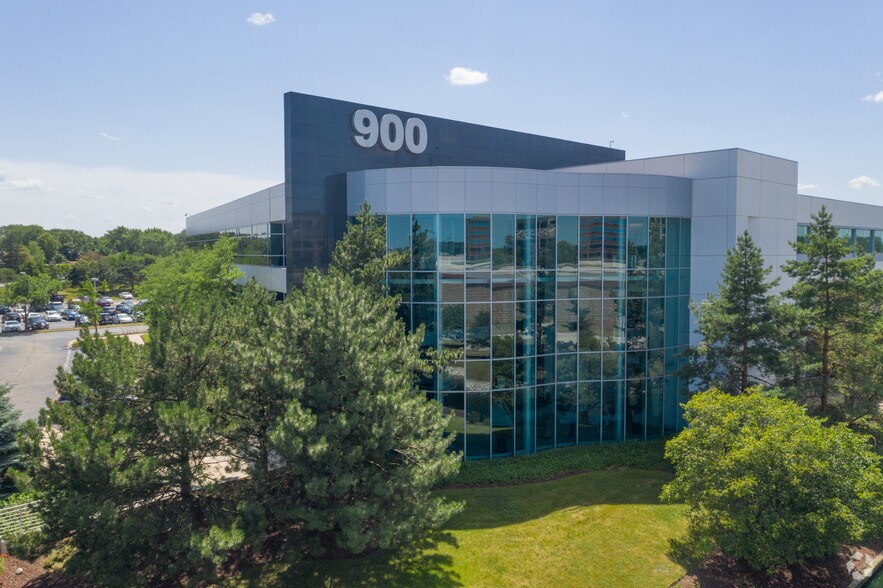 900 N Arlington Heights Rd, Itasca, IL à louer - Photo du bâtiment - Image 3 de 14