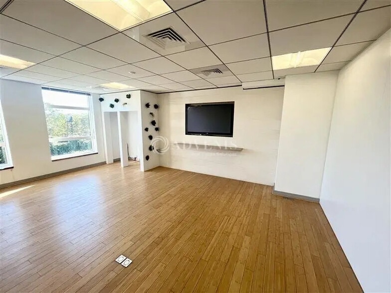 Office in Issy-les-Moulineaux for lease - Building Photo - Image 3 of 8