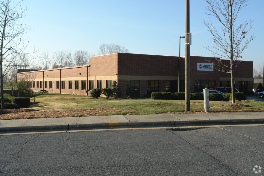 4301 Taggart Creek Rd, Charlotte, NC for lease - Building Photo - Image 2 of 4