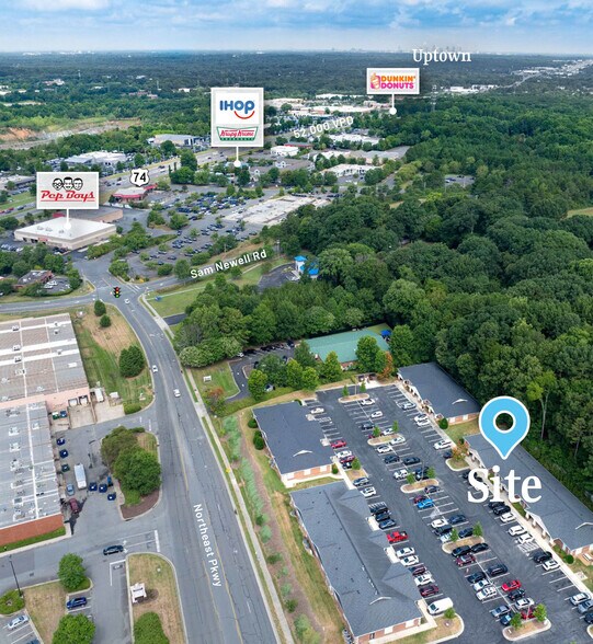 9719 Northeast Pky, Matthews, NC for lease - Building Photo - Image 3 of 9