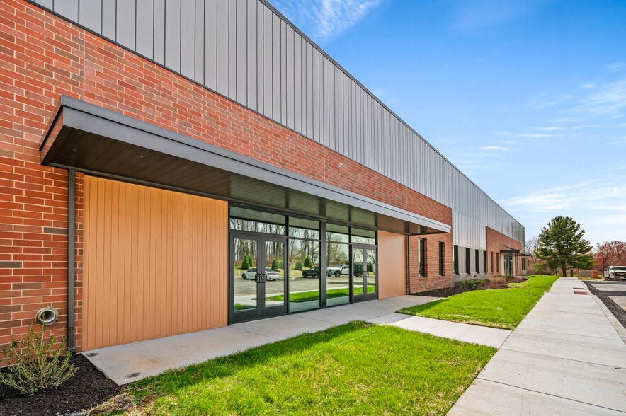 711 Haywood Dr, Exton, PA for lease - Building Photo - Image 1 of 4