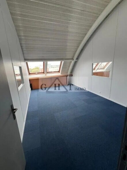 Office in Saint-Ouen-sur-Seine for lease - Interior Photo - Image 3 of 11