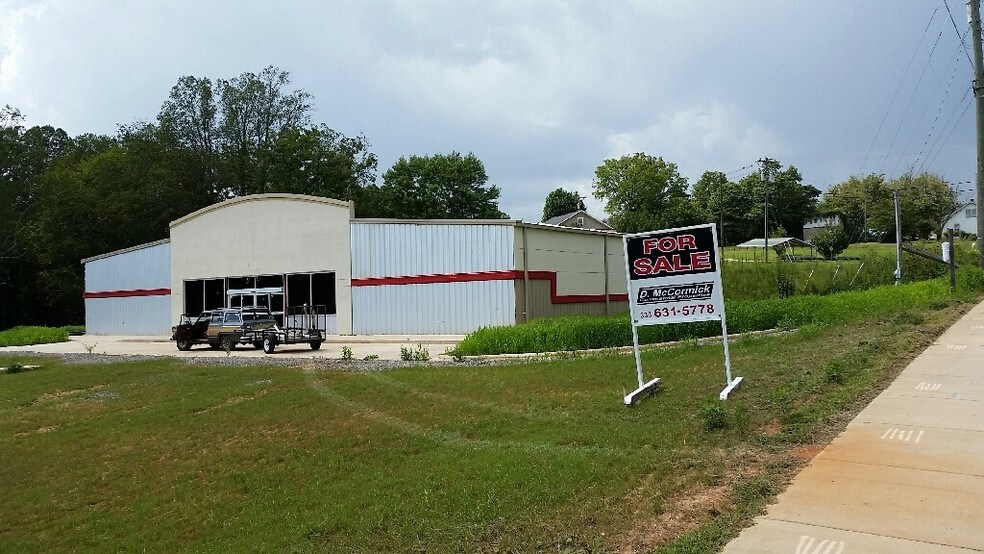 33 Sparta Rd, North Wilkesboro, NC à louer - Photo du bâtiment - Image 3 de 6