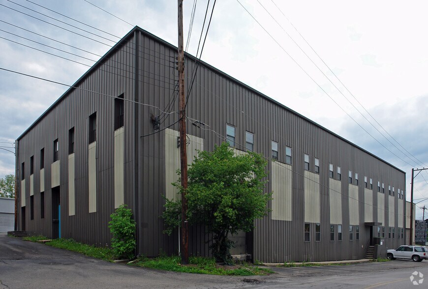 4212 Airport Rd, Cincinnati, OH à louer - Photo du bâtiment - Image 2 de 5