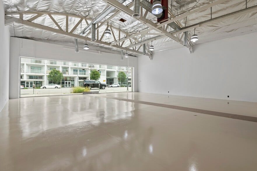 11807 Santa Monica Blvd, Los Angeles, CA for lease - Interior Photo - Image 3 of 28