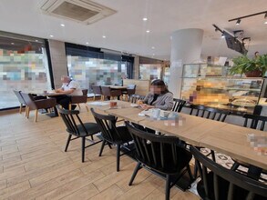 Retail in Barcelona, Barcelona for lease Interior Photo- Image 1 of 2