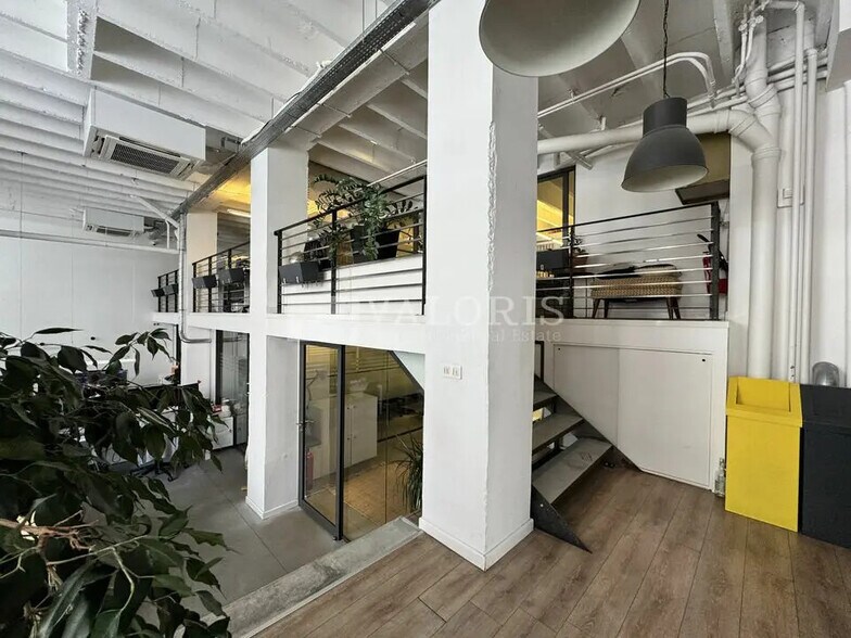 Office in Lyon for lease - Interior Photo - Image 2 of 15