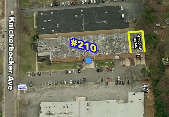 210 Knickerbocker Ave, Bohemia, NY à louer - Photo du bâtiment - Image 2 de 2