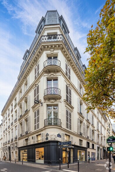 198 Boulevard Saint-Germain, Paris à vendre - Photo du bâtiment - Image 3 de 13