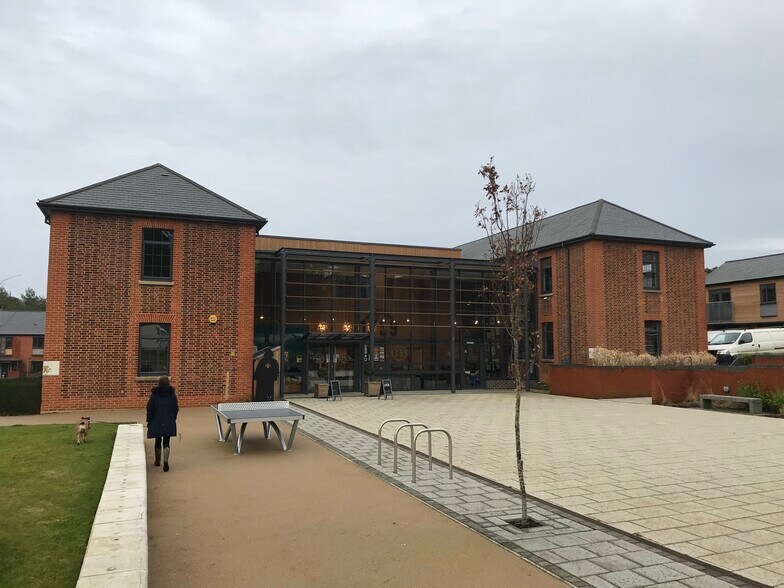 Challenger Pl, Bordon à louer - Photo du bâtiment - Image 1 de 8