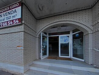 Plus de détails pour Multi-résidentiel à vendre