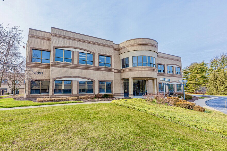 3021 E 98th St, Indianapolis, IN à louer - Photo du bâtiment - Image 3 de 15