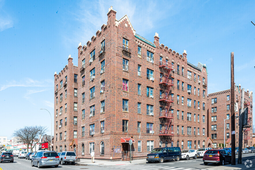 35-30 153rd St, Flushing, NY for sale - Primary Photo - Image 1 of 1