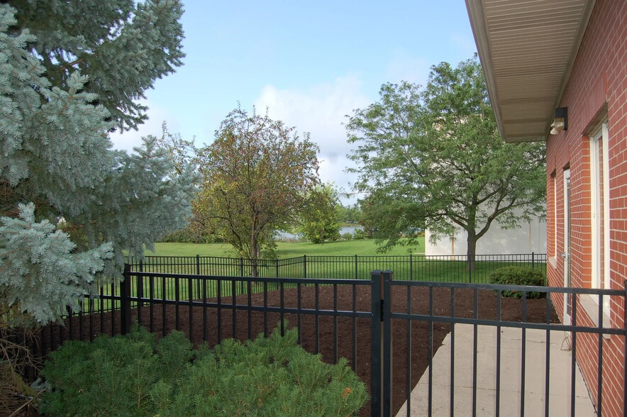 3691 Darlene Ct, Aurora, IL for lease - Building Photo - Image 3 of 9