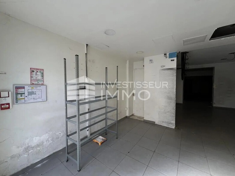 Retail in Paris for lease - Interior Photo - Image 2 of 6