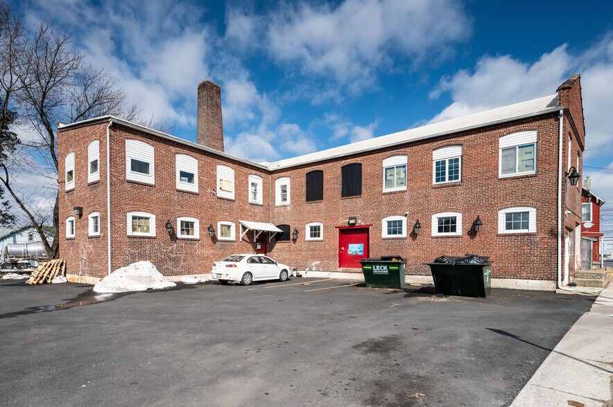 102 S Richmond St, Fleetwood, PA à vendre - Photo du bâtiment - Image 3 de 85
