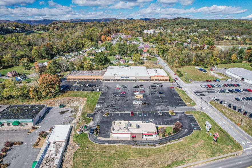 945 N Main St, Marion, VA for lease - Building Photo - Image 3 of 10