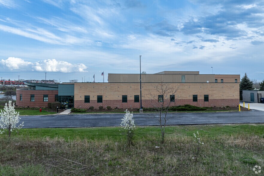 18210 La Grange Rd, Tinley Park, IL à louer - Photo du bâtiment - Image 2 de 5