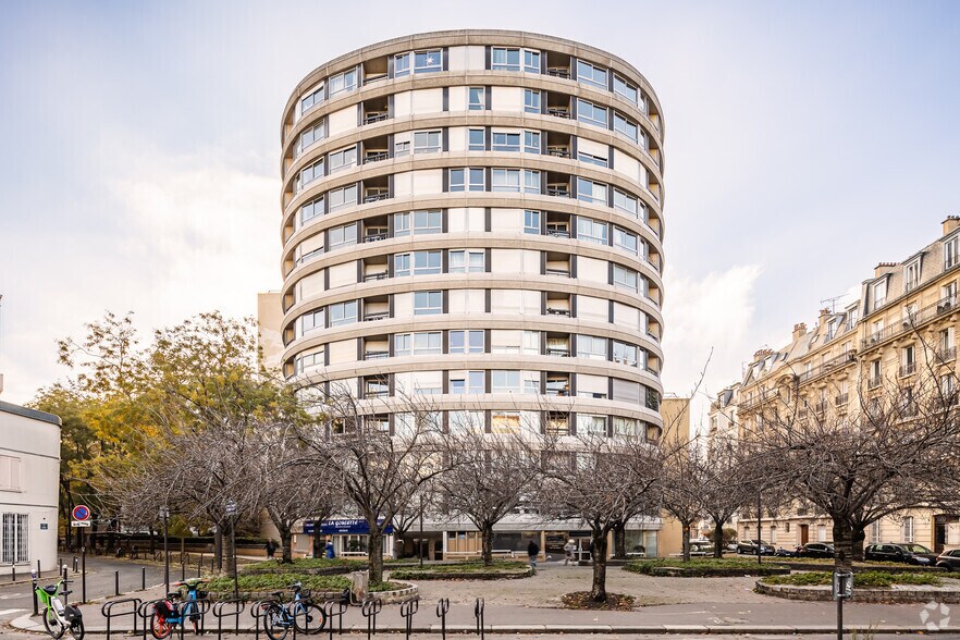 16 Boulevard Garibaldi, Paris à louer - Photo du bâtiment - Image 2 de 4