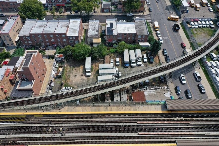 2383 Stillwell Ave, Brooklyn, NY à vendre - Photo du bâtiment - Image 2 de 7