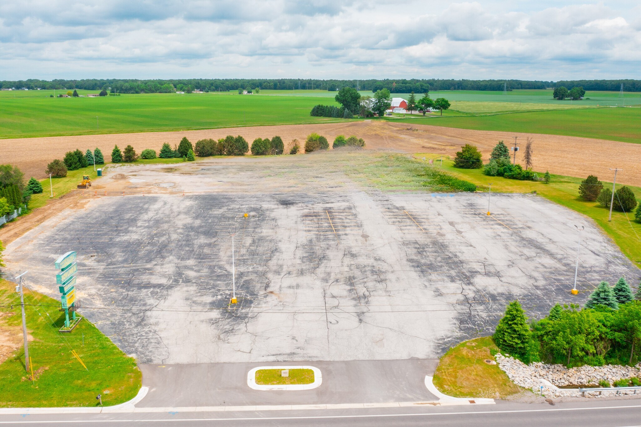 6817 Dixie Hwy, Bridgeport, MI for sale Primary Photo- Image 1 of 2