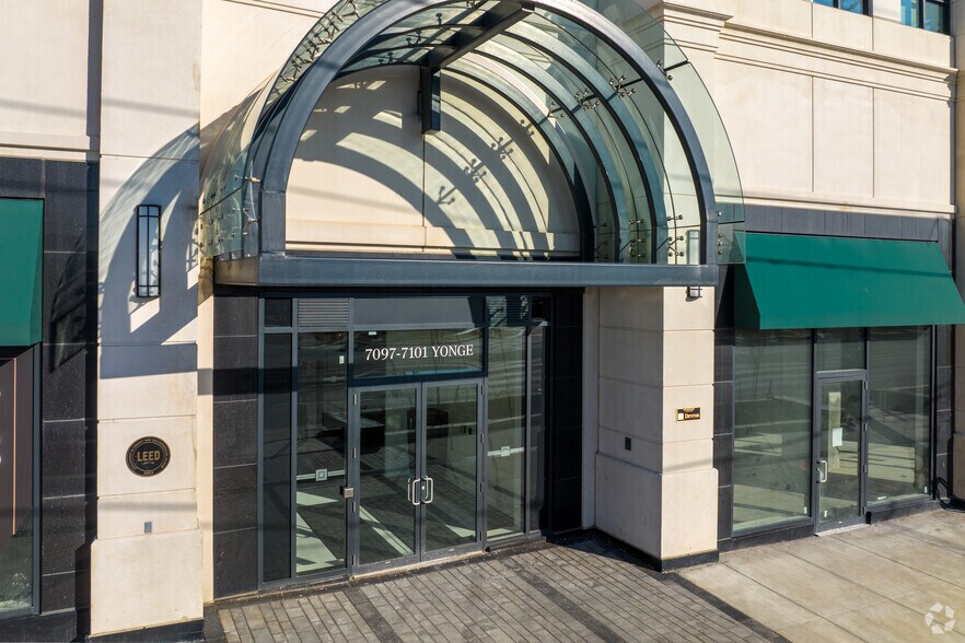 7089 Yonge St, Markham, ON à vendre - Photo du bâtiment - Image 3 de 4