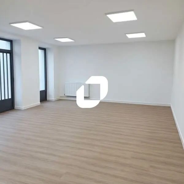 Office in Courbevoie for lease Interior Photo- Image 1 of 3