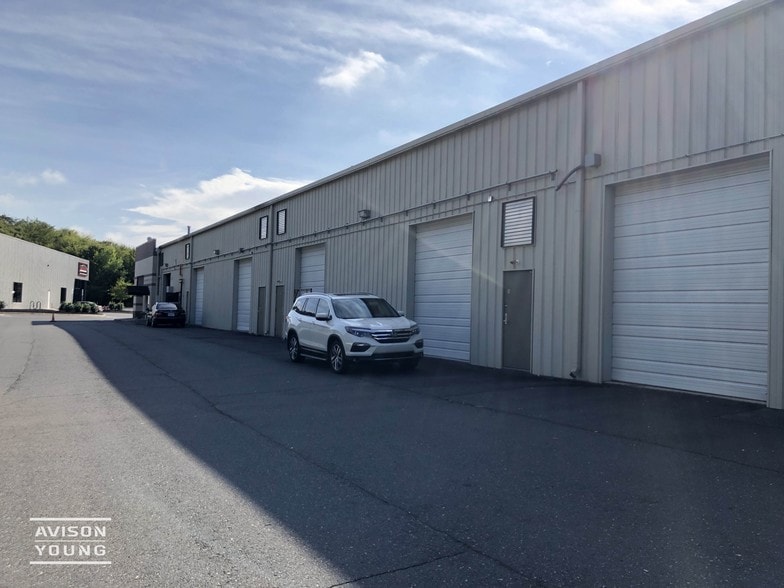 13331 York Center Dr, Charlotte, NC for sale - Building Photo - Image 3 of 7