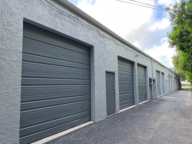 Plus de détails pour 4317 62nd Ave N, Pinellas Park, FL - Local d'activités, Industriel à louer