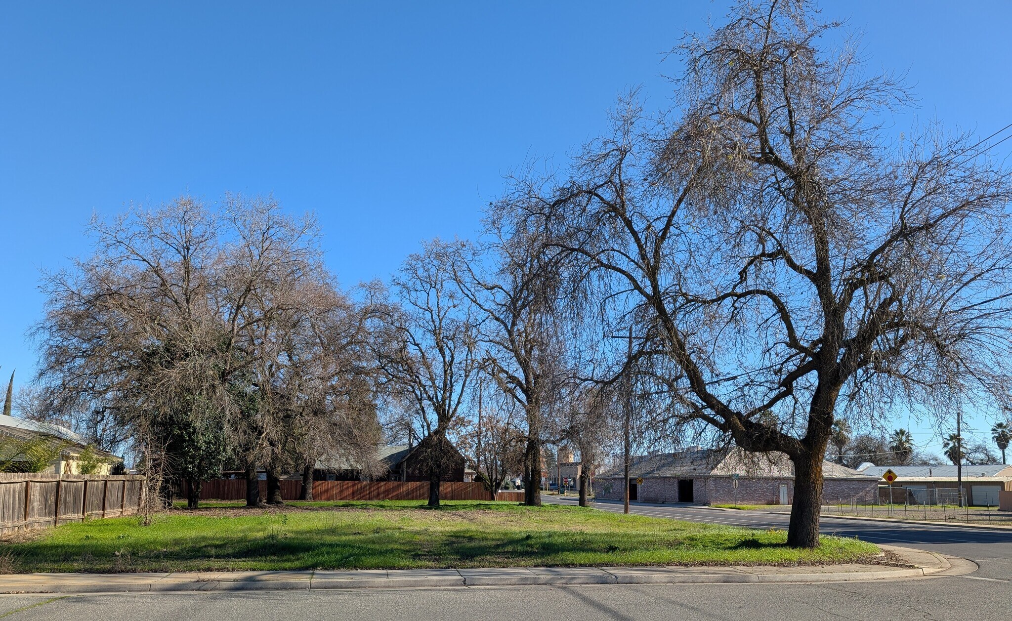 17,424 sq. ft. vacant commercial land portefeuille de 2 propriétés à vendre sur LoopNet.ca Photo du bâtiment- Image 1 de 4