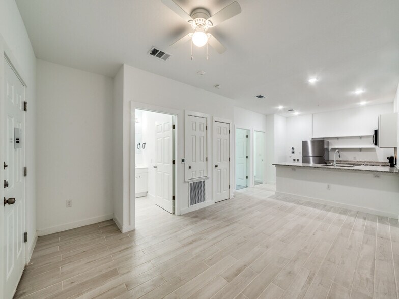1501 E Southcross Blvd, San Antonio, TX à vendre - Photo intérieure - Image 2 de 12