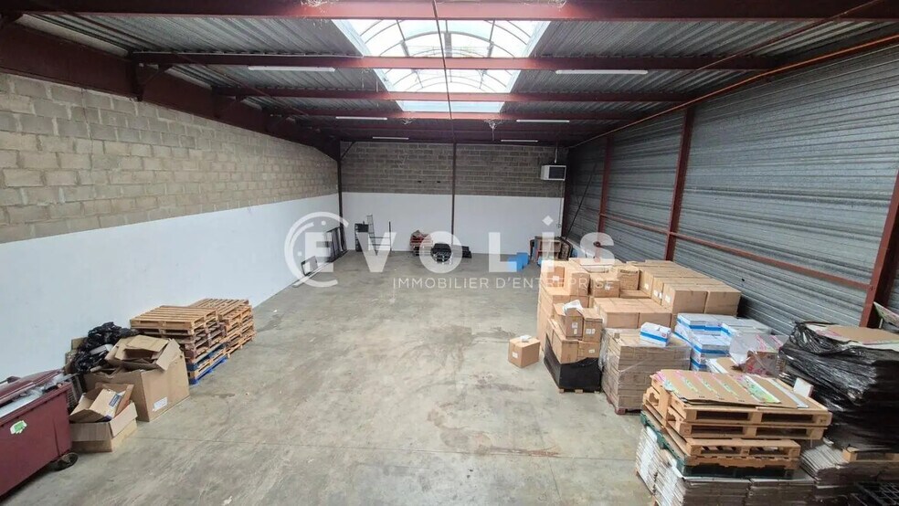 Flex in Collégien for lease - Interior Photo - Image 3 of 9