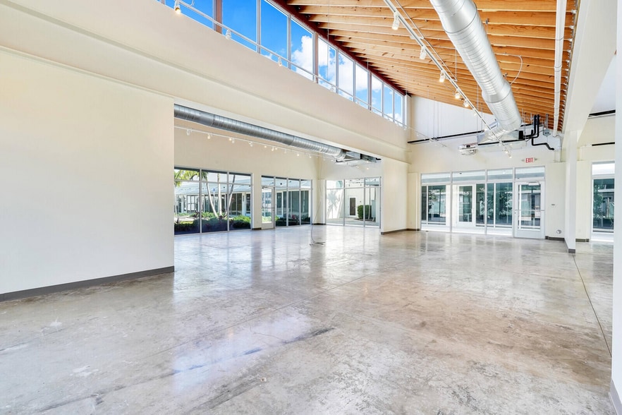 501 Palm St, West Palm Beach, FL à louer - Photo du bâtiment - Image 2 de 6