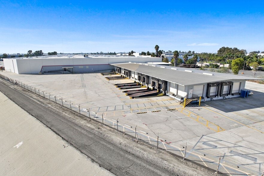 5650 Dolly Ave, Buena Park, CA for lease - Building Photo - Image 2 of 5
