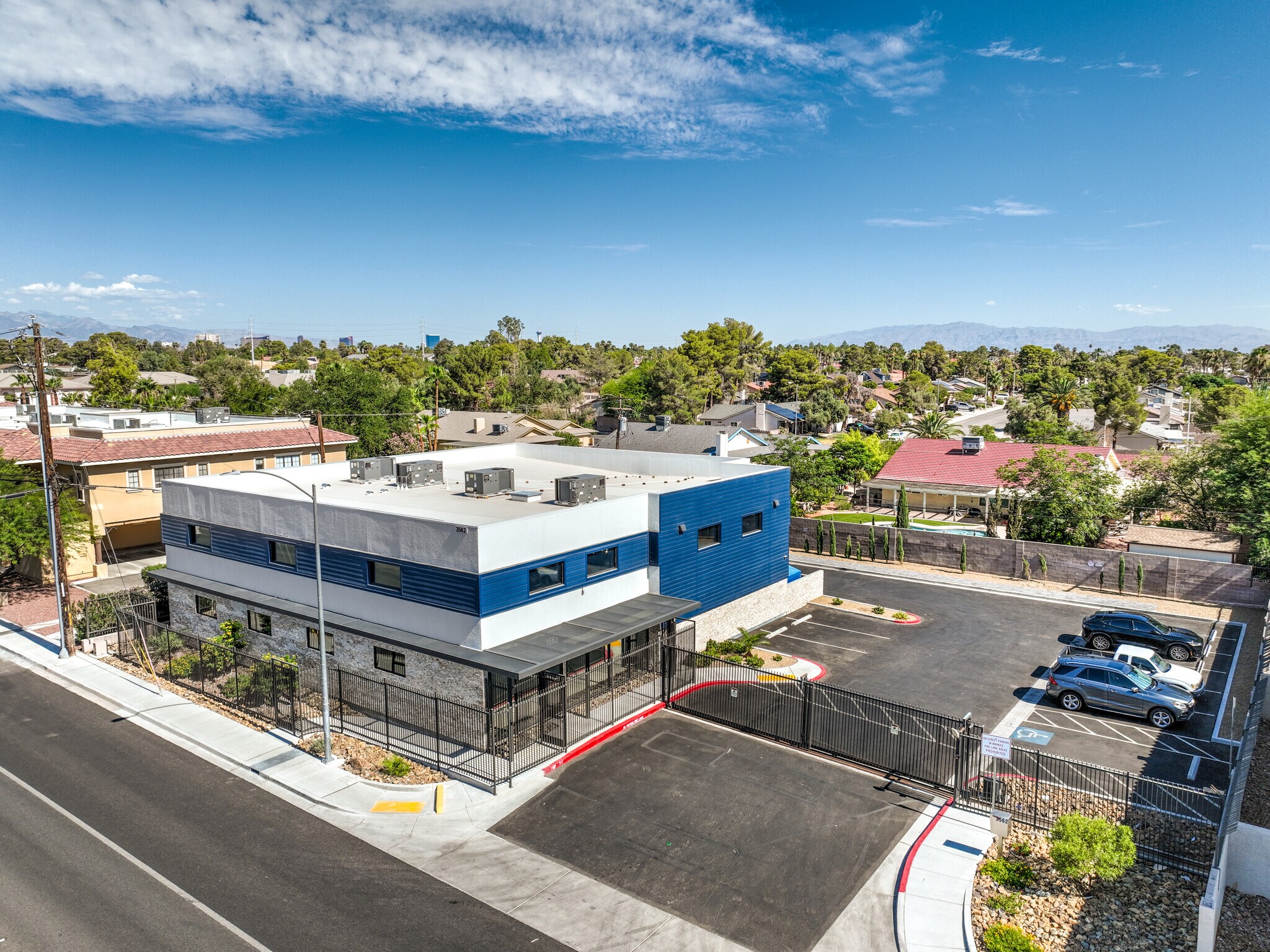 3562 E Russell Rd, Las Vegas, NV à vendre Photo du bâtiment- Image 1 de 1