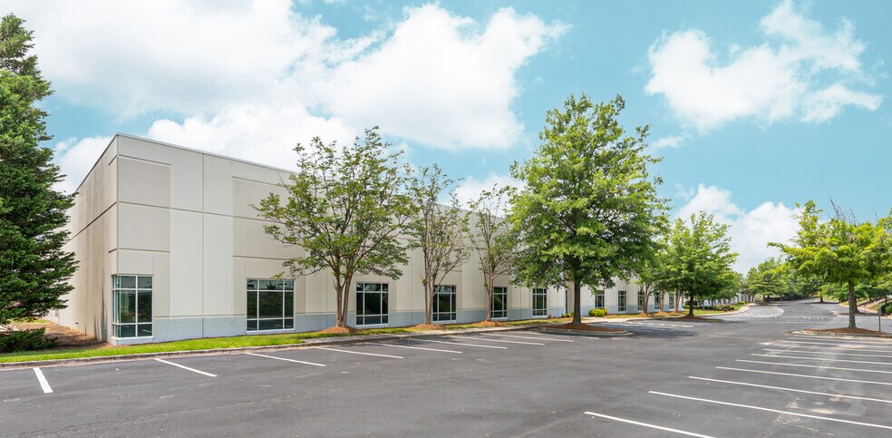 4336 Federal Dr, Greensboro, NC à louer - Photo du bâtiment - Image 3 de 10
