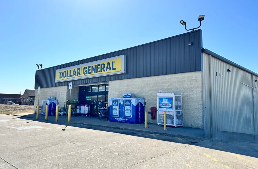 607 NE 23 Hwy, Knob Noster, MO à vendre - Photo du bâtiment - Image 3 de 7