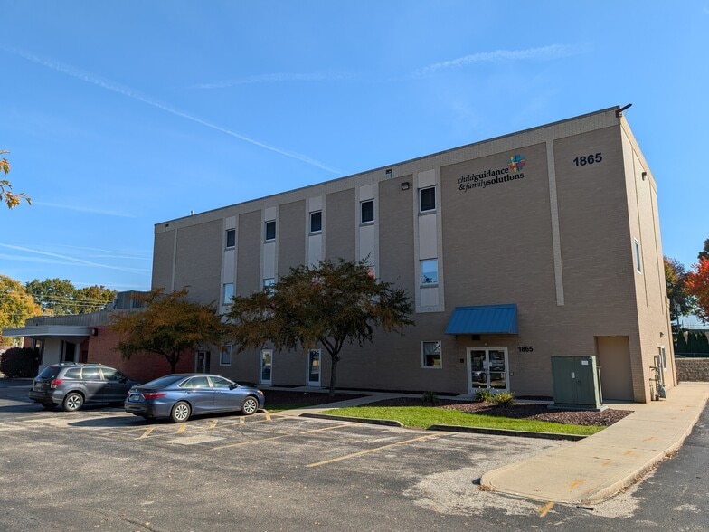 1871 Bailey Rd, Cuyahoga Falls, OH for lease - Building Photo - Image 2 of 15