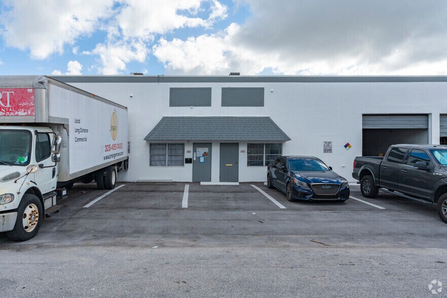 764-778 NW 57th Ct, Fort Lauderdale, FL for lease - Building Photo - Image 2 of 2