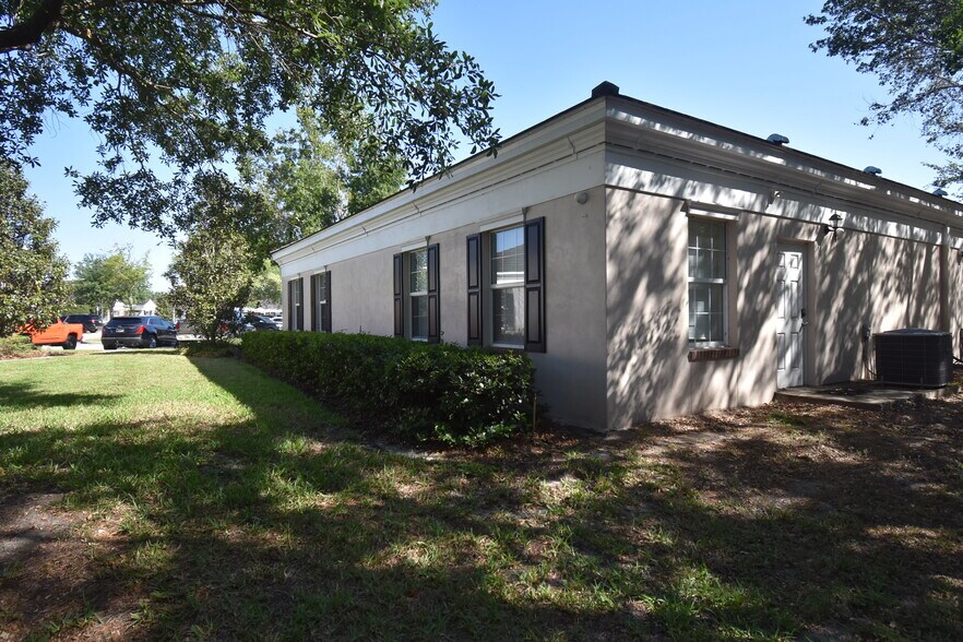 1377 Providence Rd, Brandon, FL à louer - Photo du bâtiment - Image 3 de 27