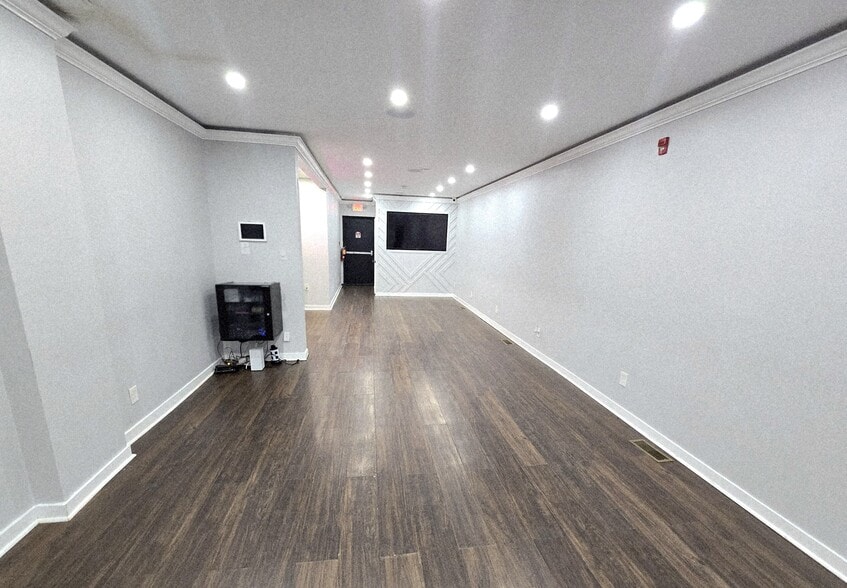 4087 1/2 Lancaster Ave, Philadelphia, PA for lease - Building Photo - Image 3 of 17