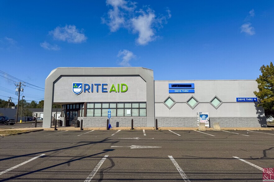 10 Hemingway Ave, East Haven, CT à vendre - Photo du bâtiment - Image 3 de 17