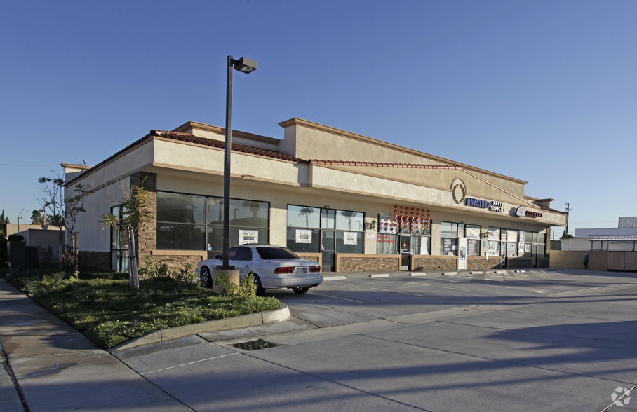 5361-5371 Lincoln Ave, Cypress, CA for lease - Primary Photo - Image 1 of 3